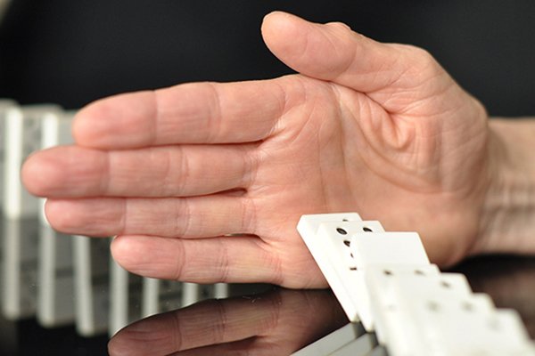 M&atilde;o e domin&oacute;