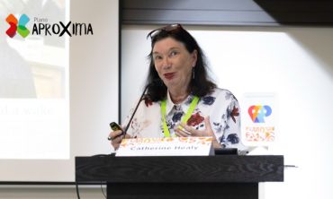 Dame Catherine Healy, co-fundadora do Colectivo de Trabalhadorxs do Sexo da Nova Zelândia, fala durante o seminário PAR 2025 no Porto.