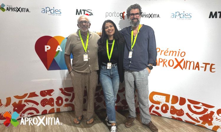 Equipa do Projeto Red Light da Associação Positivo durante o Seminário PAR 2025 no Porto.