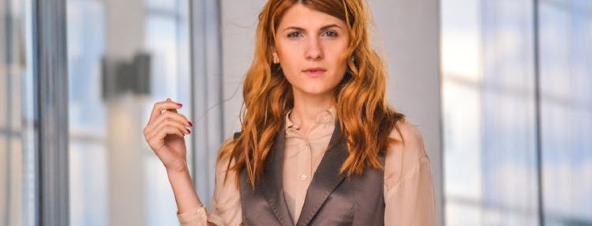 mulher segura e confiante